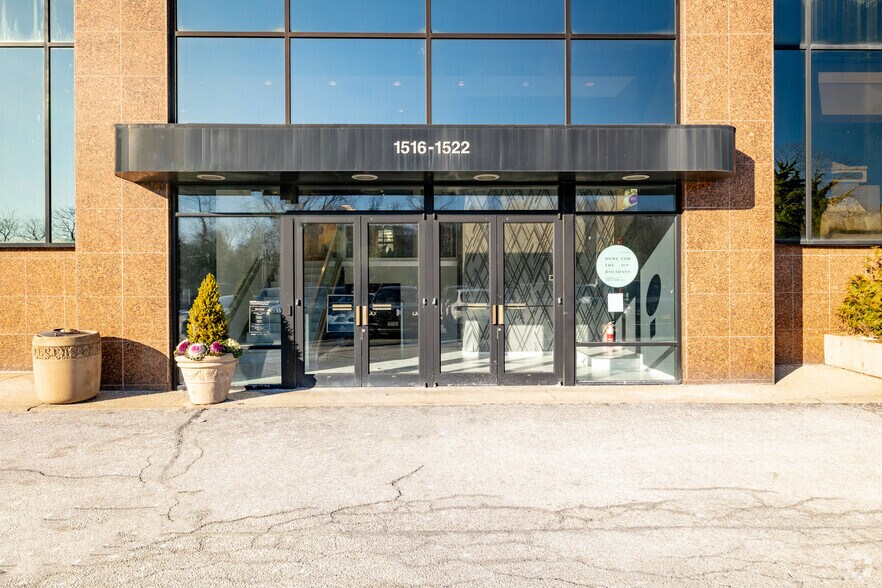 More Photos Of 1516-1524 Northern Blvd, Manhasset Freestanding For Lease