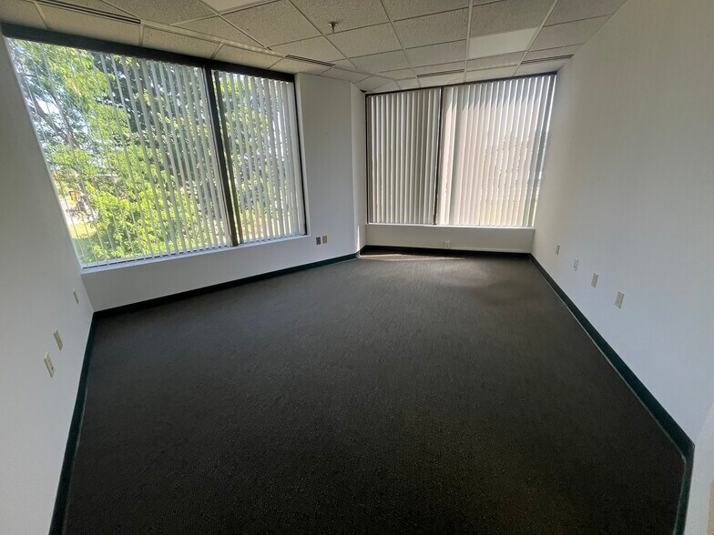 More Photos Of 800 S Main St, Mansfield Office For Lease