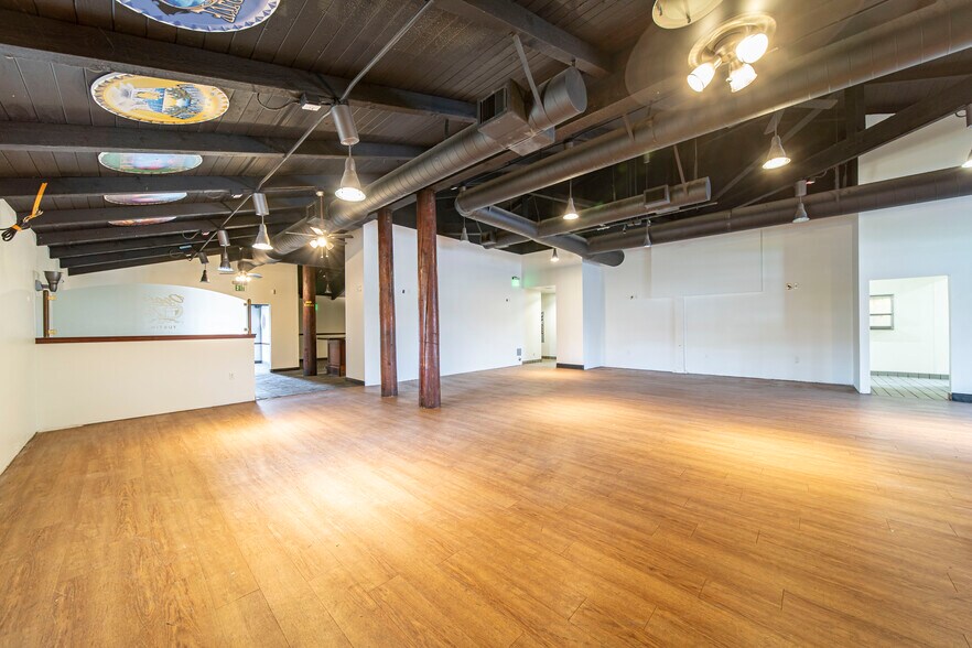 More Photos Of 13612 Newport Ave, Tustin Restaurant For Lease