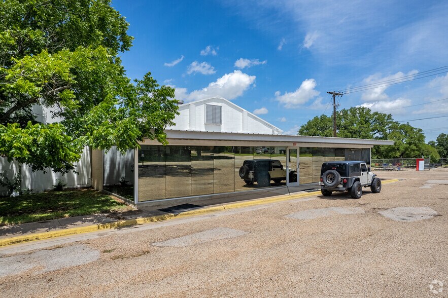 More Photos Of 800 S 57th St, Temple Manufacturing For Lease