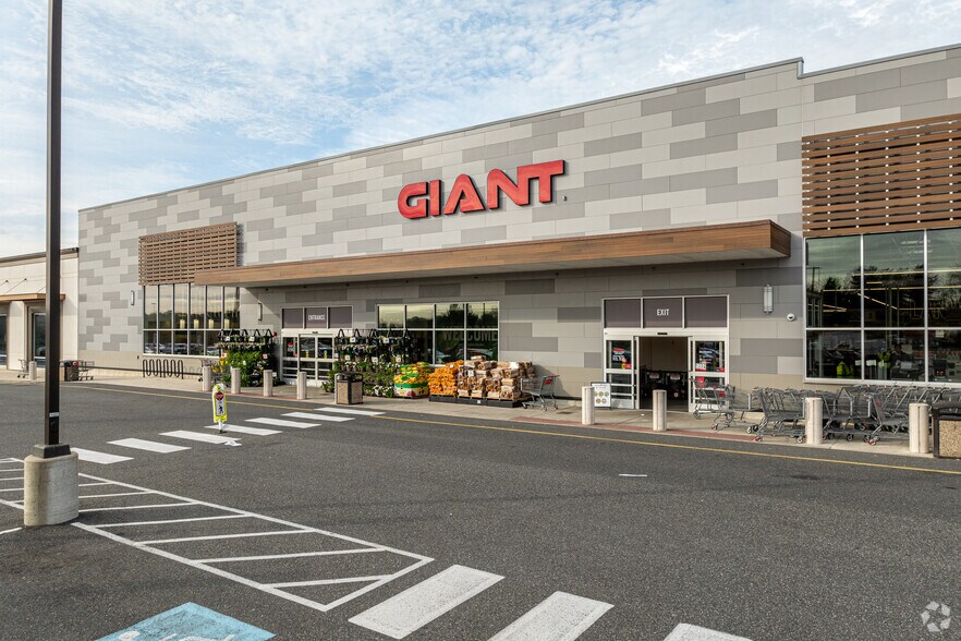 More Photos Of 2180 W Chester Pike, Broomall Unknown For Lease