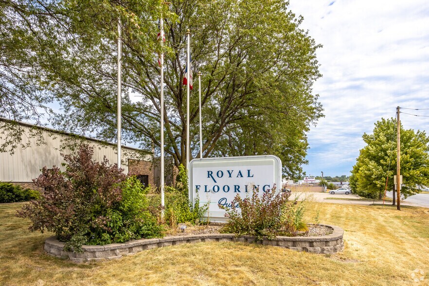 More Photos Of 1800 Hull Ave, Des Moines Manufacturing For Lease