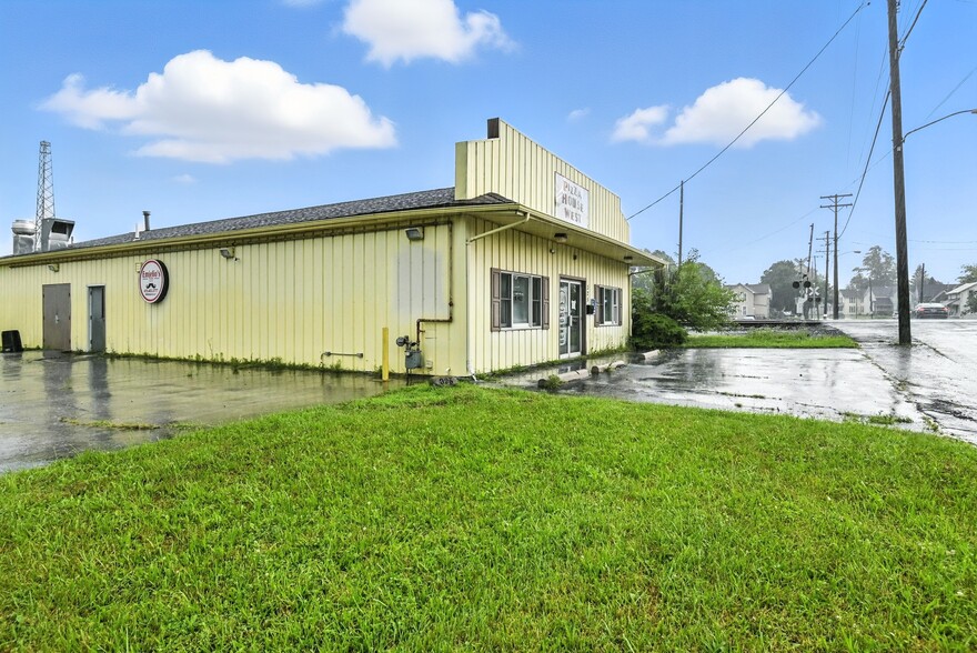 More Photos Of 325 E Center St, Bellevue Restaurant For Sale