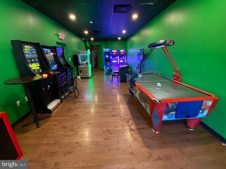 More Photos Of 114-118 N Centre St, Pottsville Bar For Sale