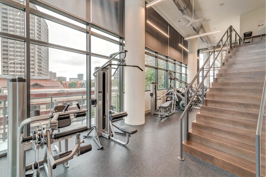 More Photos Of 3200 McKinney Ave, Dallas Multifamily For Sale