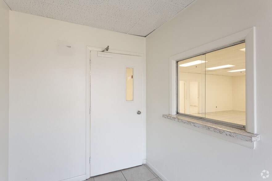 More Photos Of 1 Walnut St, Perth Amboy Warehouse For Lease