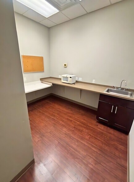 More Photos Of 502 Lantana Dr, Hockessin Storefront For Lease