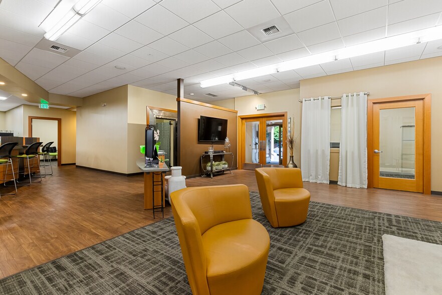 More Photos Of 1501 Cornwall Ave, Bellingham Bank For Sale