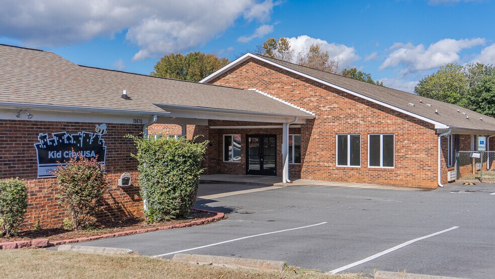 Primary Photo Of 19619 W Catawba Ave, Cornelius Daycare Center For Lease