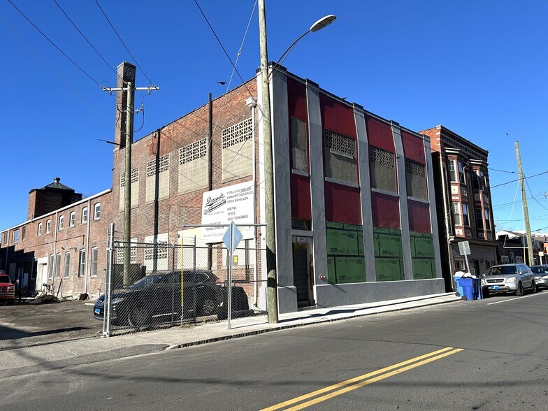 Primary Photo Of 490 S Main St, Waterbury Manufacturing For Lease