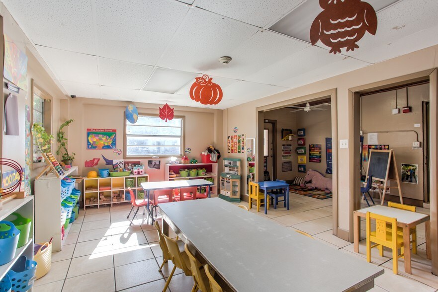 More Photos Of 2447 Raeford Rd, Orlando Daycare Center For Sale