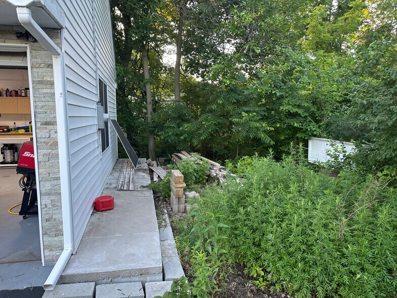 More Photos Of 861 DeKalb Pike, Center Square Industrial For Lease