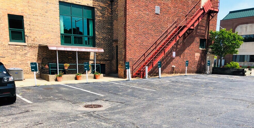 More Photos Of 620 Broad St, Saint Joseph Office For Lease