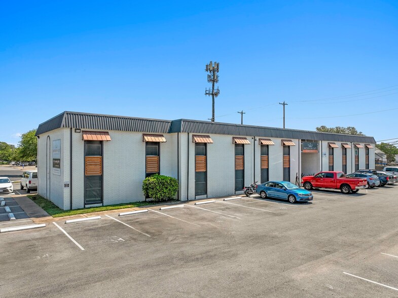 More Photos Of 1220 W Anderson Ln, Austin Apartments For Sale