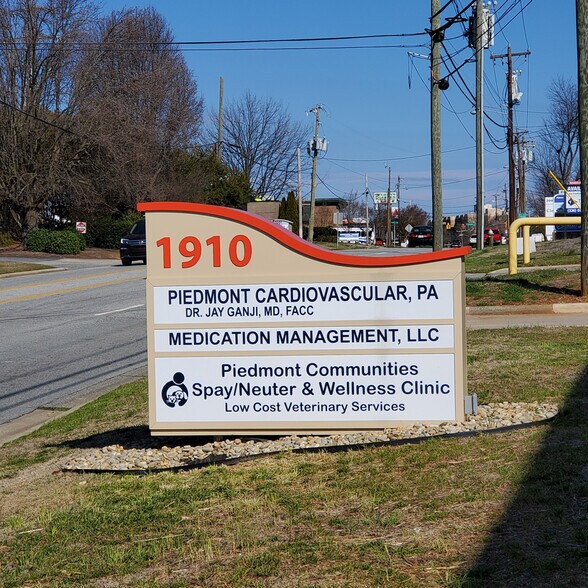 More Photos Of 1910 N Church St, Greensboro Office For Sale