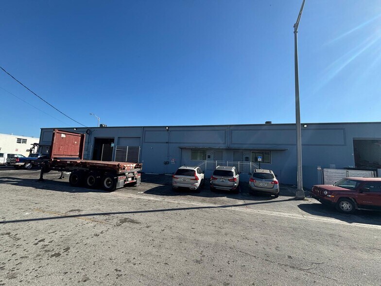 More Photos Of 4671-4685 E 11th Ave, Hialeah Warehouse For Lease