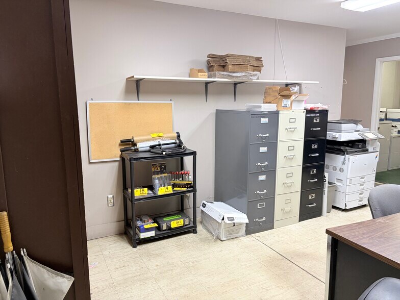 More Photos Of 200 E 2nd St, Rochester Freestanding For Lease