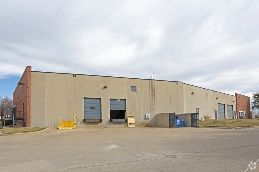 More Photos Of 14015-14021 W 95th St, Lenexa Warehouse For Lease