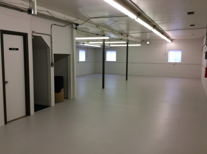 More Photos Of 108 E College Ave, Brownsburg Light Distribution For Lease