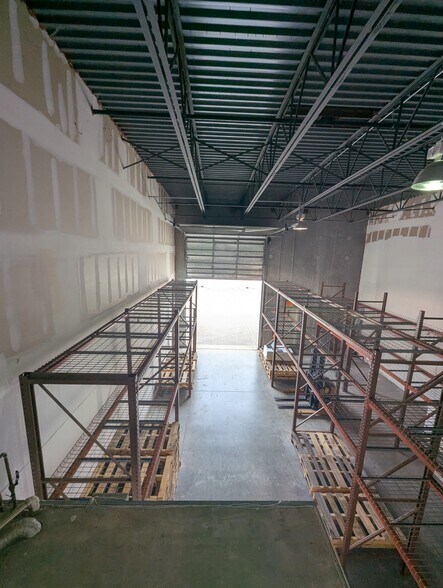More Photos Of 585 NW Mercantile Pl, Port Saint Lucie Light Manufacturing For Sale