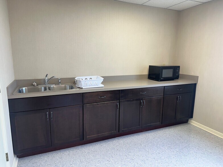 More Photos Of 201-207 S Court St, Medina Storefront Retail Residential For Lease