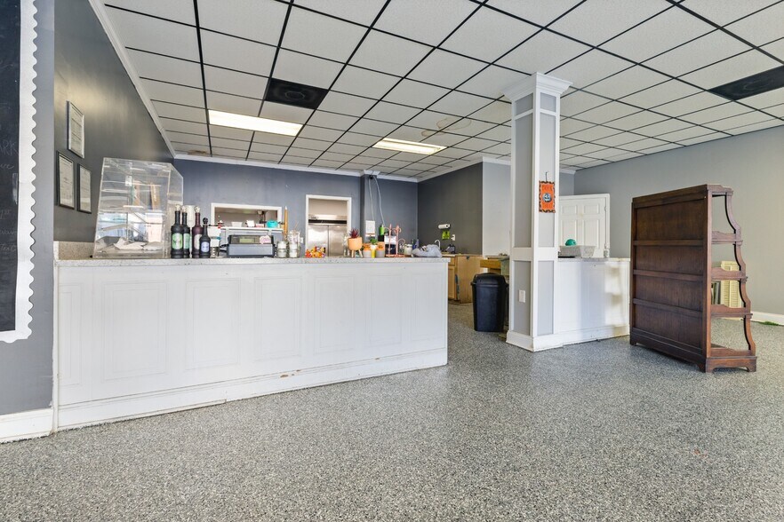 More Photos Of 114 N Church St, Waverly Loft Creative Space For Lease