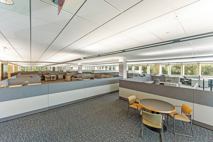 More Photos Of 75 Sam Fonzo Dr, Beverly Office For Lease