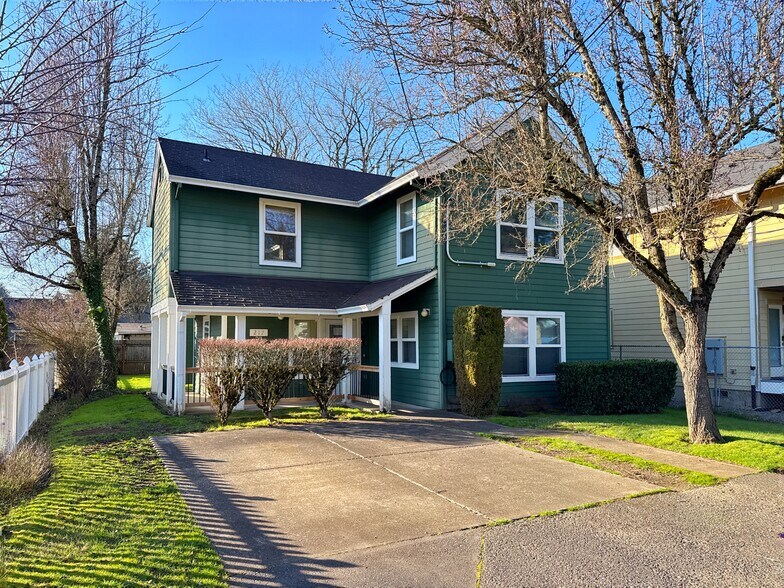 More Photos Of 217 NE 192nd Ave, Portland Flex For Sale