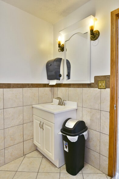 More Photos Of 3019 Parkman Rd NW, Warren Flex For Sale