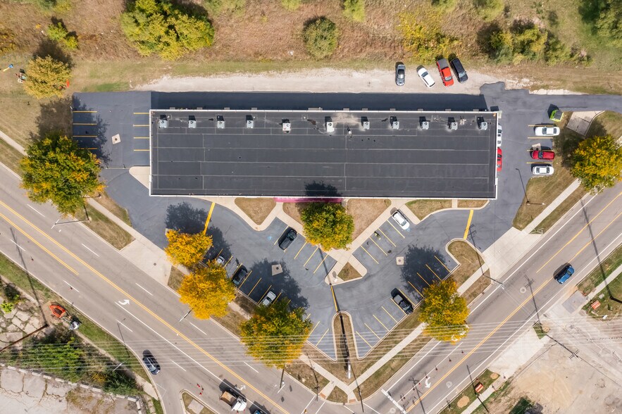 More Photos Of 3725 S Saginaw St, Flint Storefront For Sale