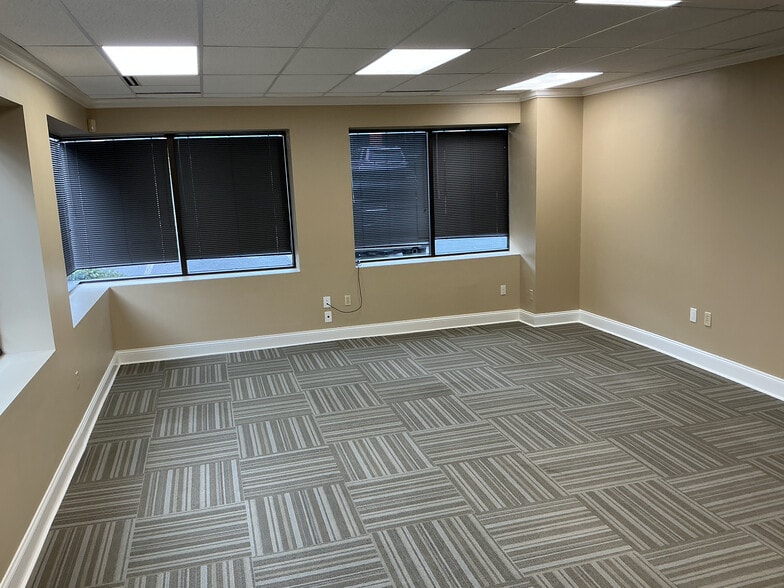 More Photos Of 8215 Roswell Rd, Atlanta Office For Sale