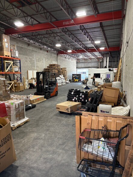 More Photos Of 7975 NW 21st St, Doral Warehouse For Lease