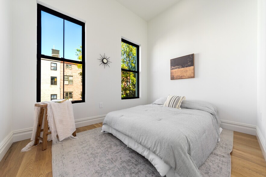 More Photos Of 16 Goodwin Pl, Brooklyn Multifamily For Sale