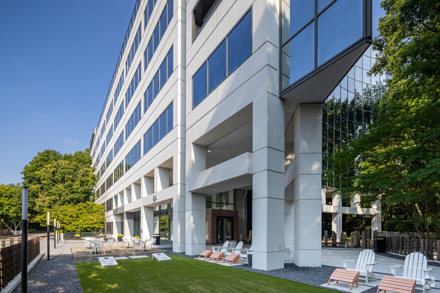 More Photos Of 210 Interstate N Pky SE, Atlanta Unknown For Lease