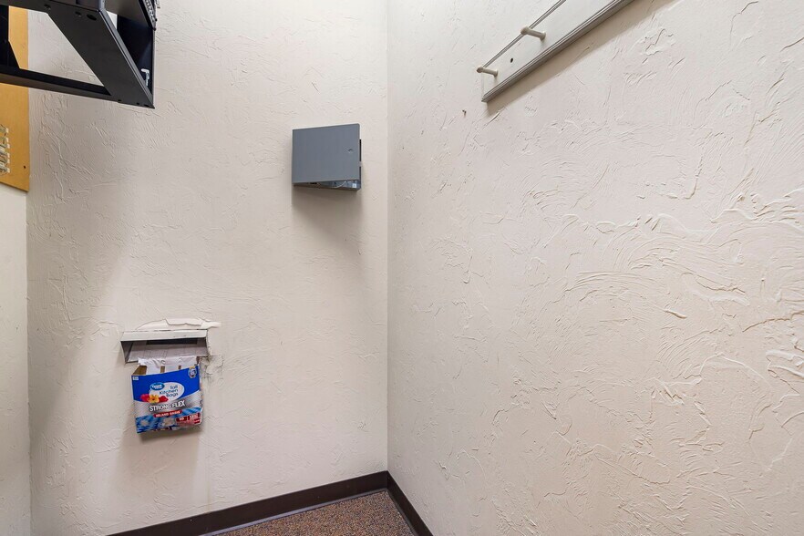 More Photos Of 215 N Grant Ave, Springfield Office For Lease