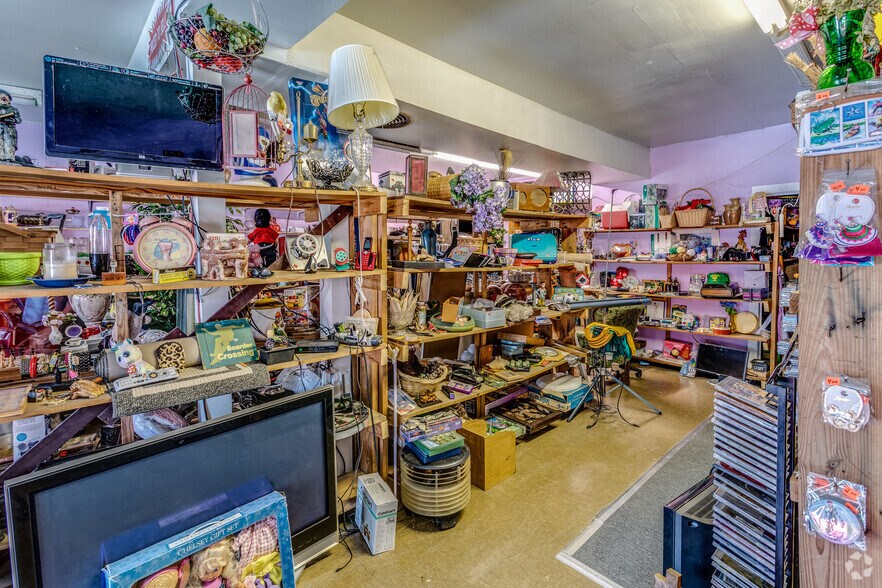 More Photos Of 1502 S Hackberry St, San Antonio Freestanding For Sale