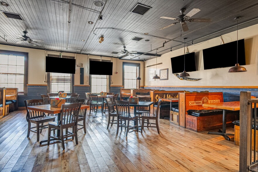 More Photos Of 209 W Congress St, Savannah Restaurant For Sale