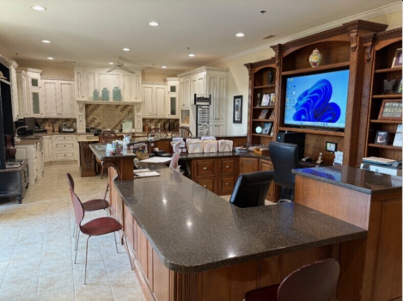 More Photos Of 13191 Warwick Blvd, Newport News Light Distribution For Sale