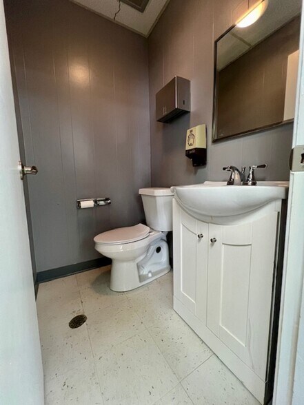 More Photos Of 1500 Louisville Ave, Monroe Office For Sale