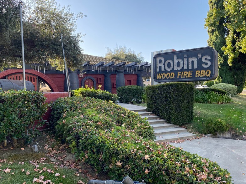 More Photos Of 395 N Rosemead Blvd, Pasadena General Retail For Lease