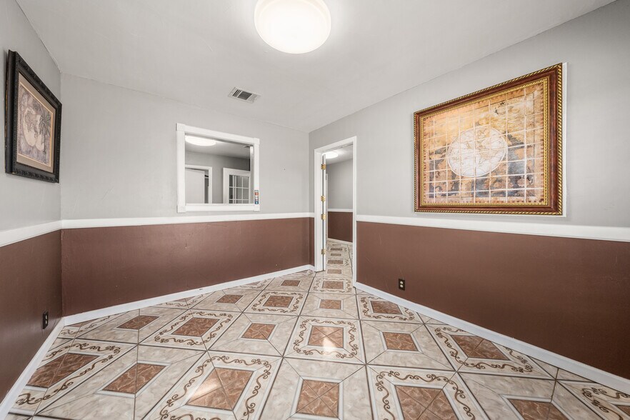 More Photos Of 3715 Bellmead Dr, Bellmead Office For Sale