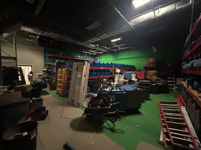 More Photos Of 290 Vanderbilt Ave, Norwood Research And Development For Lease