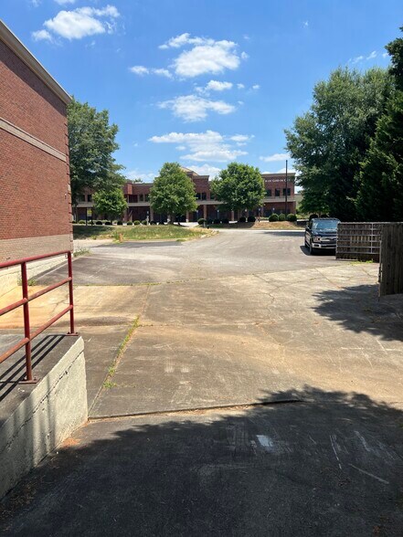 More Photos Of 4388 Sudderth Rd, Buford Warehouse For Sale