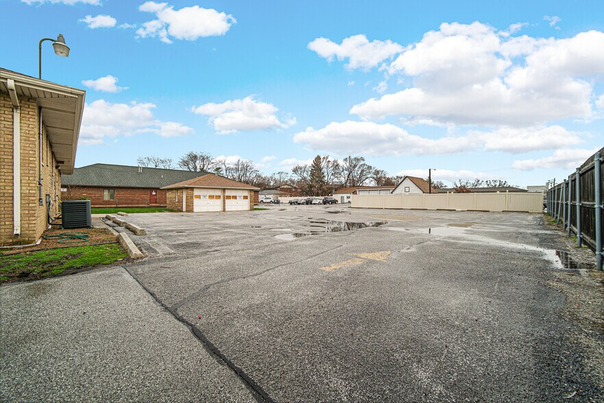 More Photos Of 2331 45th St, Highland Medical For Sale
