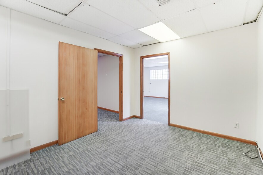 More Photos Of 112-120 N West St, Lima Storefront Retail Office For Lease