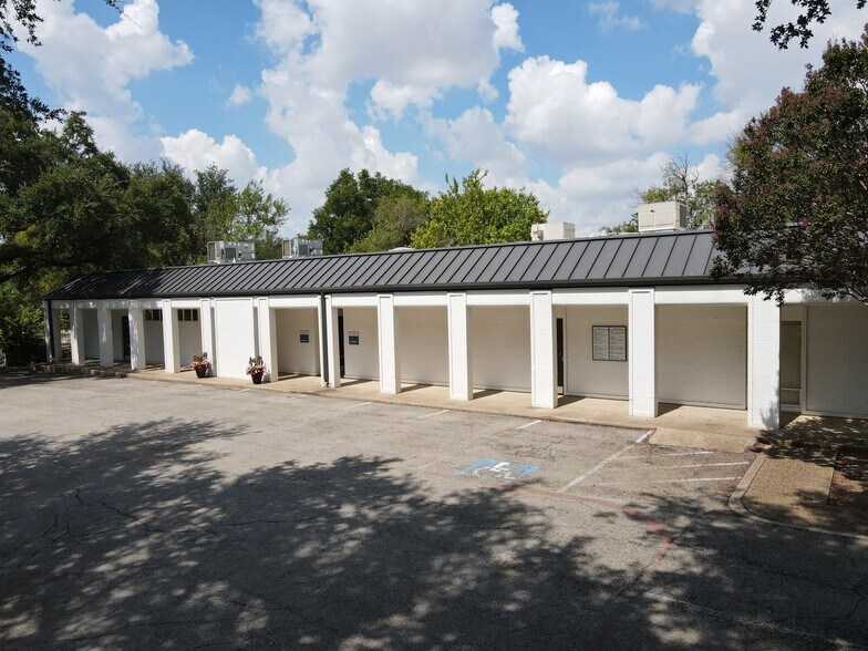 More Photos Of 670 W Arapaho Rd, Richardson Medical For Lease