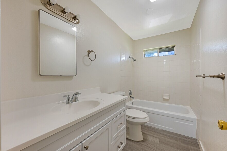 More Photos Of 1155 Evans Dr, Santa Rosa Apartments For Sale
