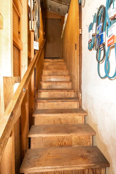 More Photos Of 901 Bay St, Port Orchard Storefront For Sale