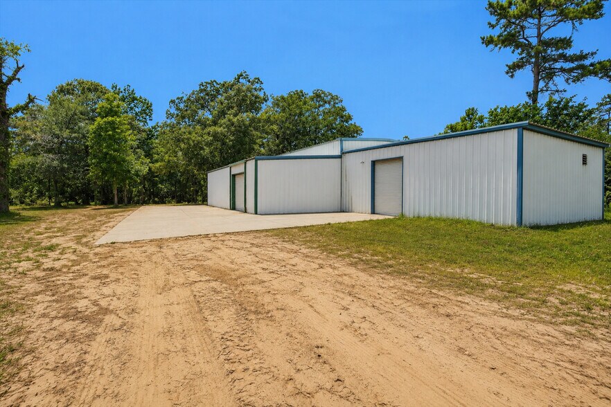 More Photos Of 11003 Willis Waukegan Rd, Conroe Light Distribution For Sale