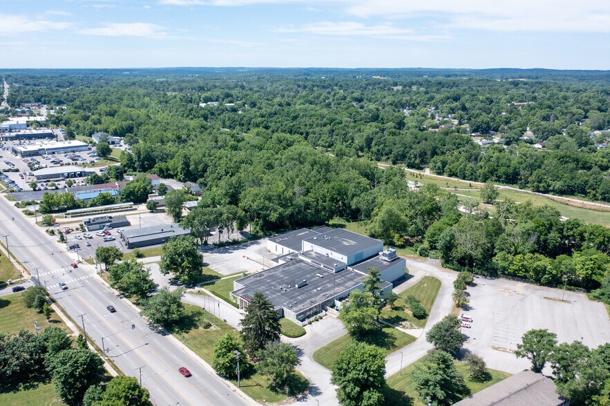 More Photos Of 1900 S Walnut St, Bloomington Manufacturing For Sale